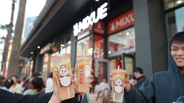 蜜雪冰城美国首店正式开业：招牌冰淇淋1.19美元