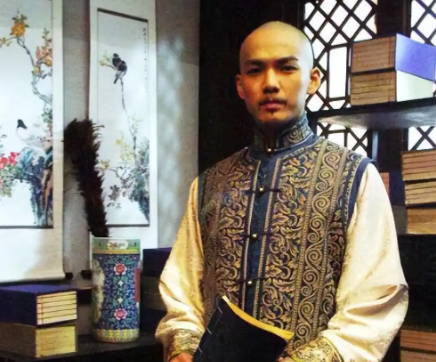 纳兰容若:他的愁苦,孤寂的词中悲音名门枷锁荣华背后的身不由己